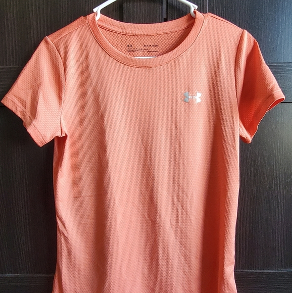 Women's XS loose fit Under Armour tshirt, Coral colored - Picture 1 of 3
